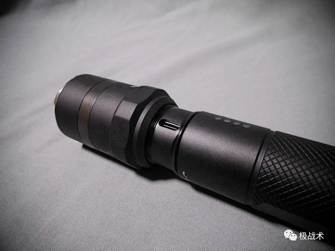 纳丽德手电筒p82测评,新标准战术手电对比纳丽德p80