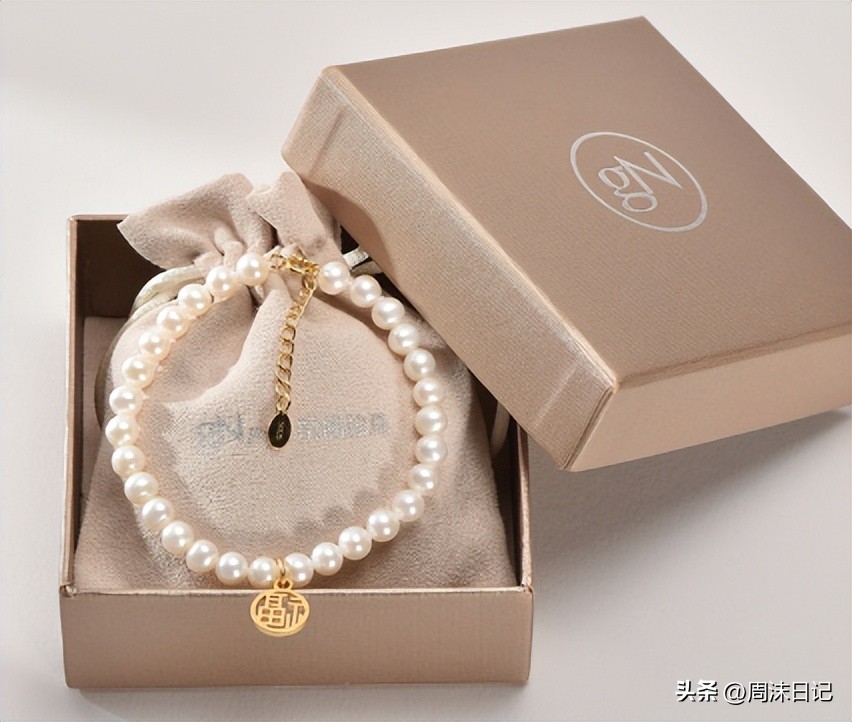 一生一条珍珠项链年轻时髦,女人一生必须要有条珍珠项链