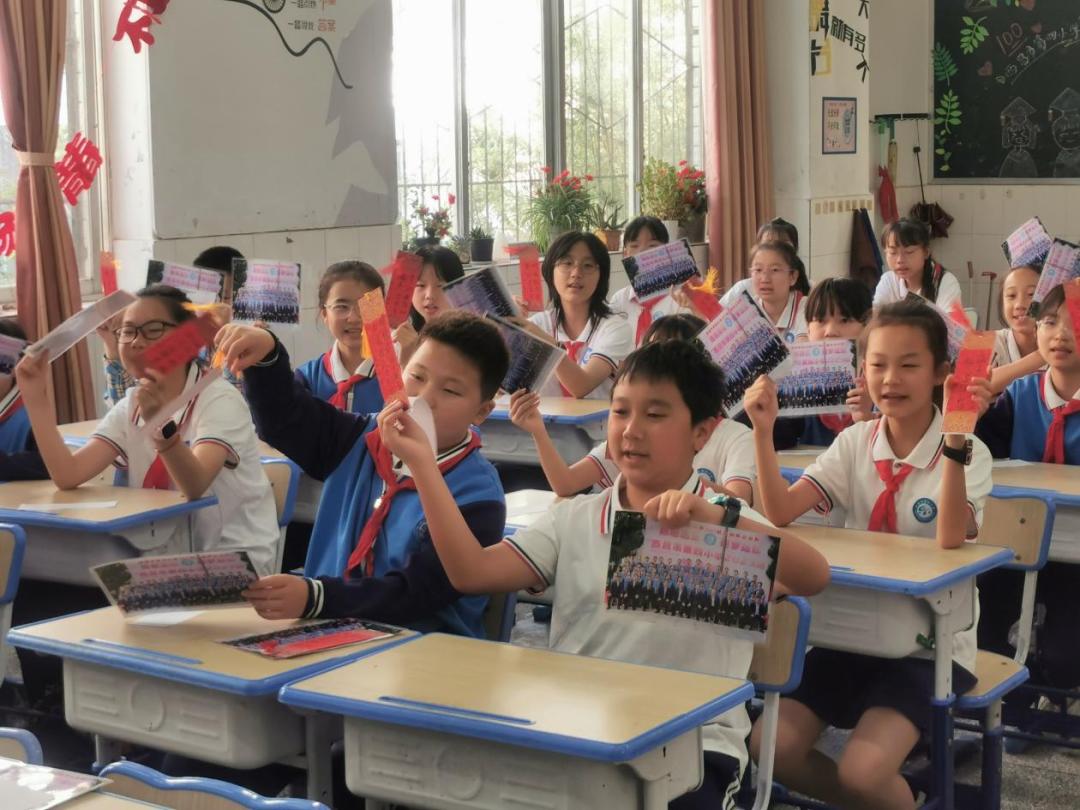 学生给老师写的藏头诗,毕业诗七句藏头诗