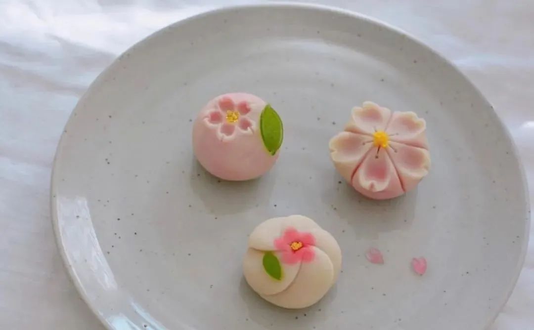 在日本，到底是什么小点心会做得这么精致又馋人呢？