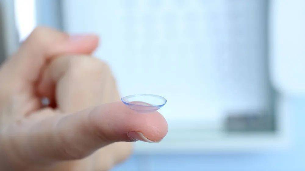 隐形眼镜佩戴不卫生,佩戴不符合眼睛的隐形眼镜会怎样