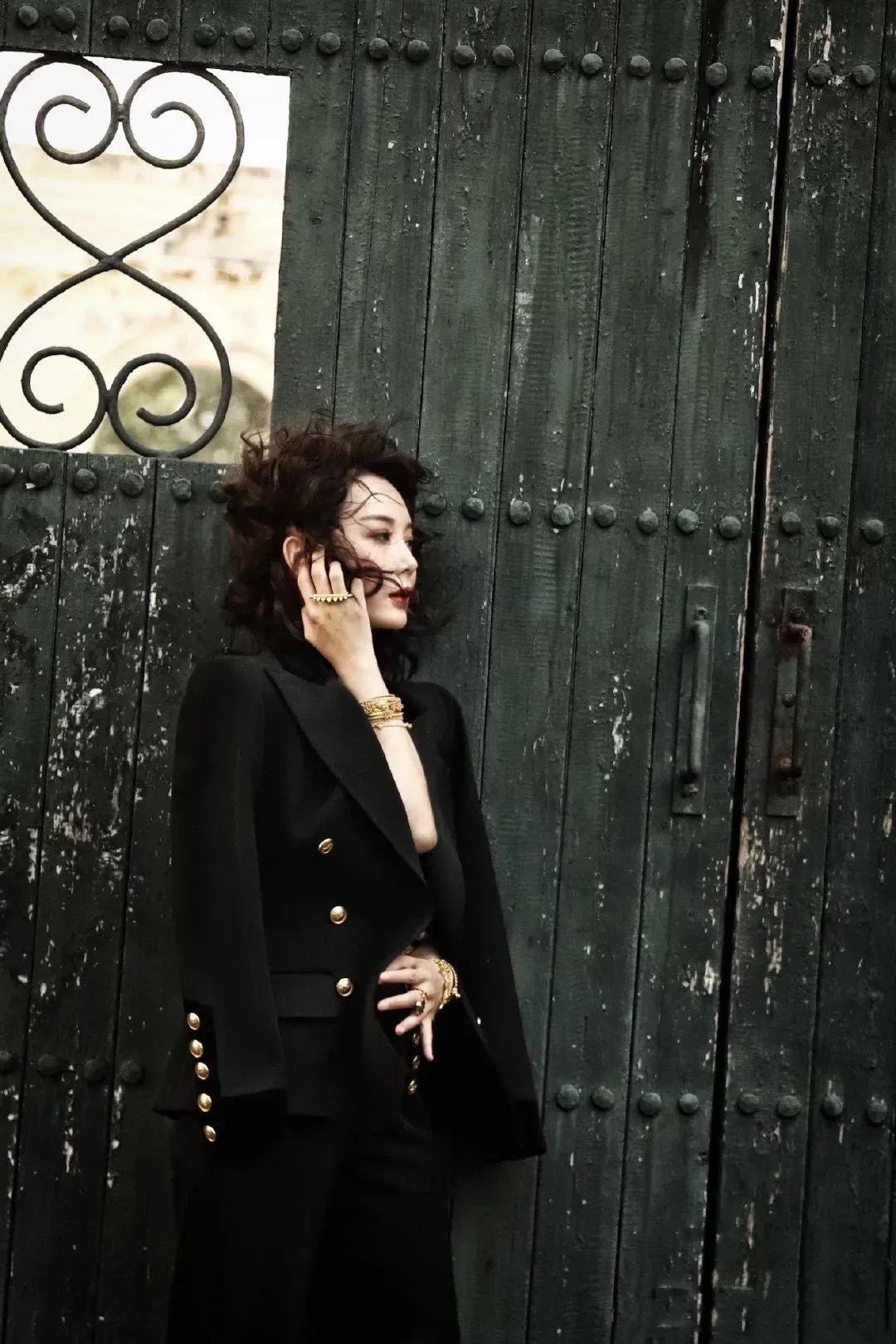 陈数时尚写真百变造型气场十足,帅姐姐陈数穿黑色西装