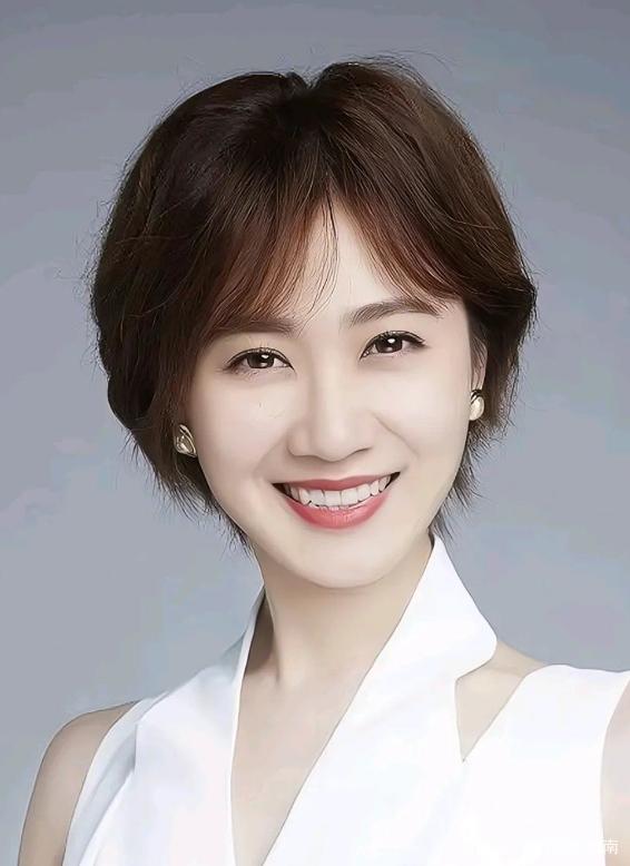 头发多的短发怎么扎头发好看,短发怎么扎头发好看又简单又减龄