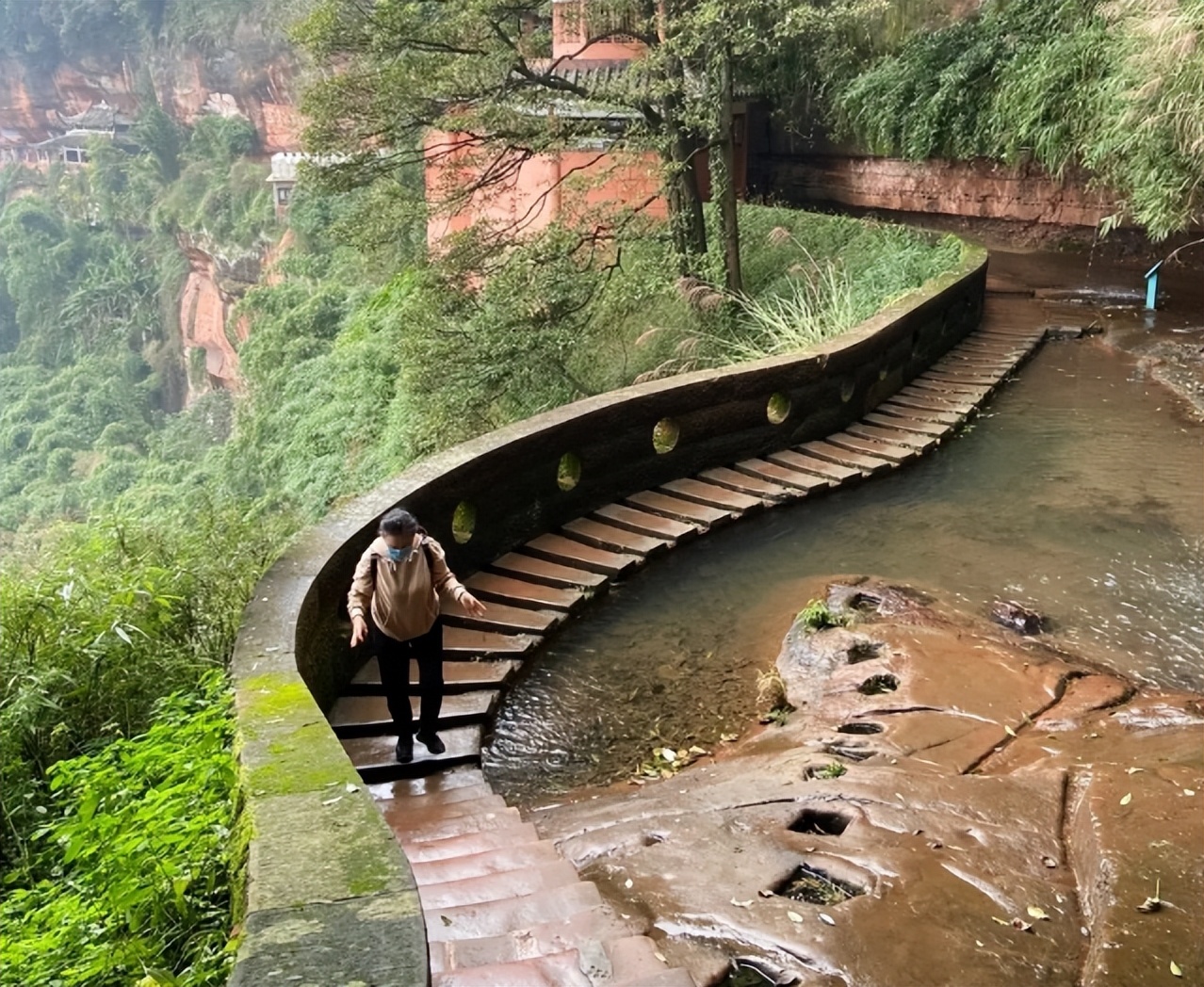 自驾游阿姨苏敏专访,苏敏阿姨自驾游走红