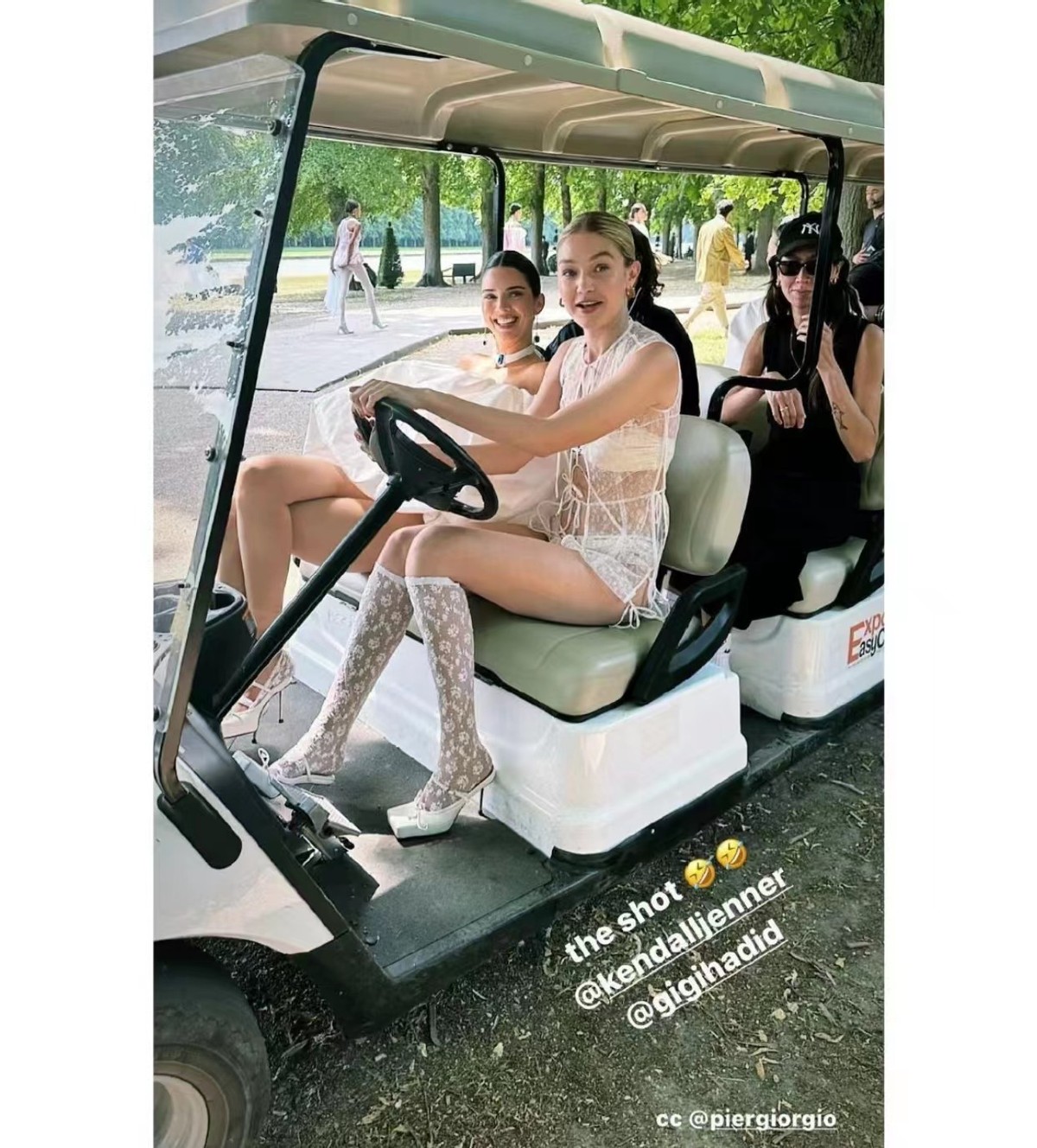 肯豆刘雯gigivogue七人合照高清,刘雯在巴黎时装周