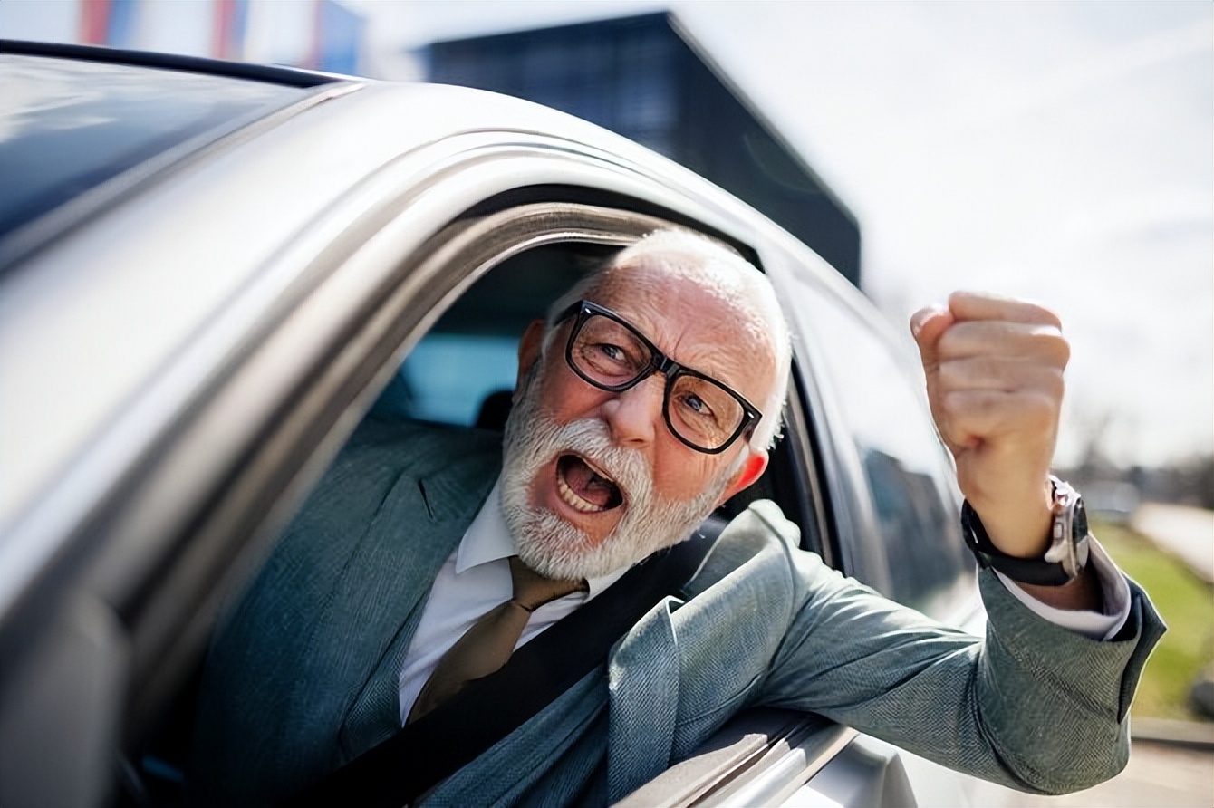 70岁的老人和60岁有明显差别,70岁以上老人精神状态差距