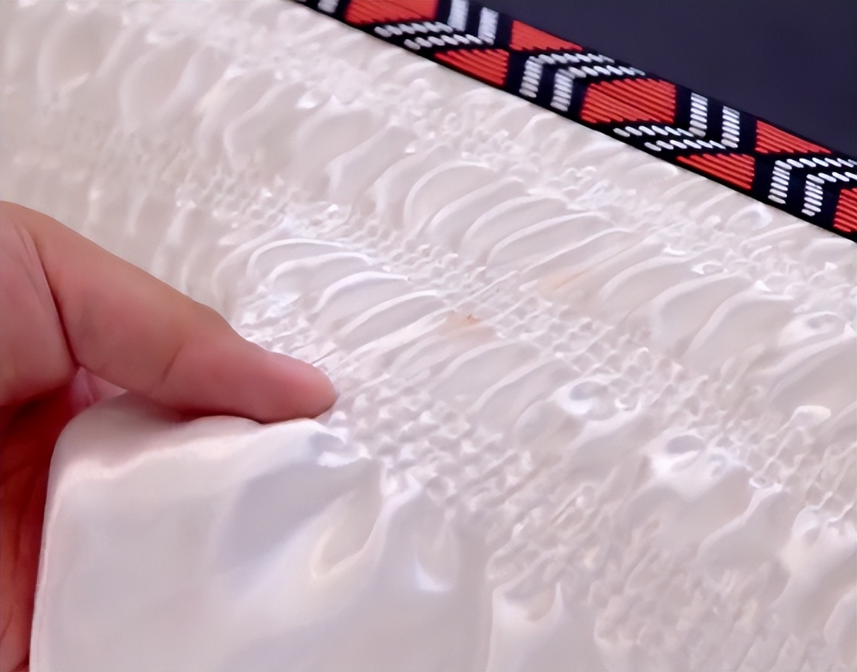 殡仪馆工作人员的日常看完,讲述殡仪馆工作