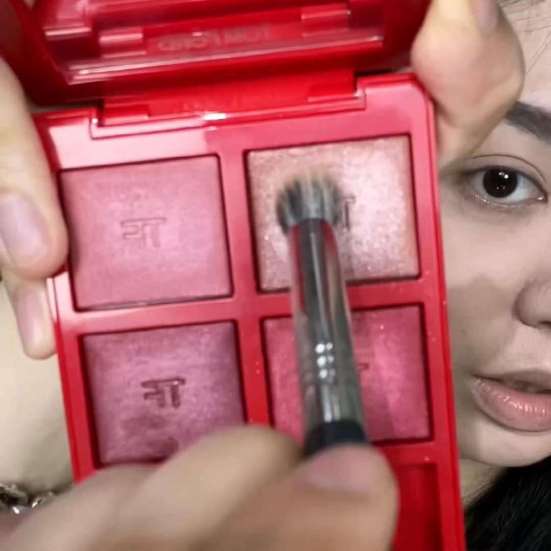 tf眼影盘圣诞限定拔草,tf樱桃口红妆