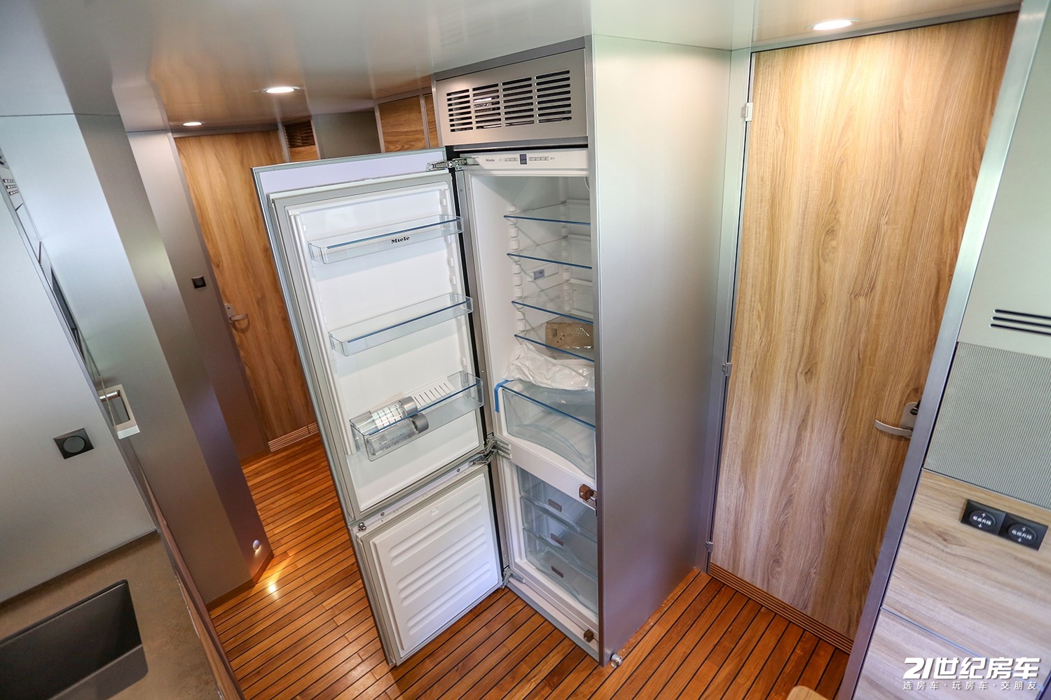 奔驰四驱c型顶级豪华房车,奔驰arocs升顶越野房车