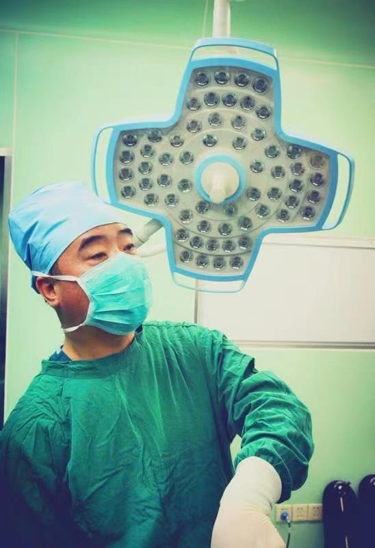 致敬正在抗击疫情的医护人员,致敬在抗击病毒第一线的白衣天使