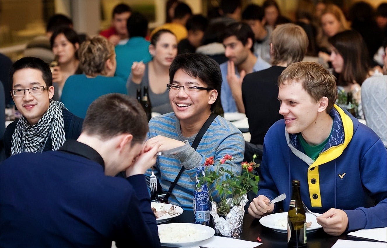 海归高才生，为啥回国找不到工作？在美华人敢讲真话：颠覆认知！