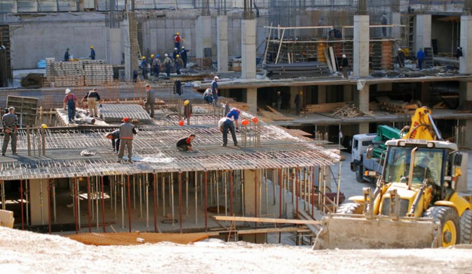 某地女子工地干活撞见男子撒尿，日思夜想成病，竟报警让对方负责
