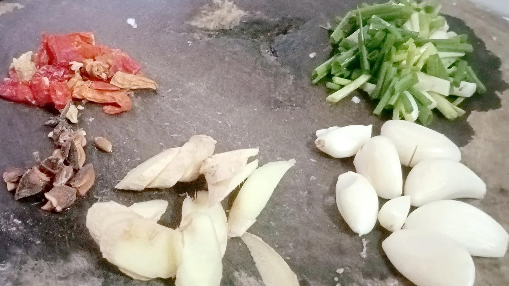 下饭菜新鲜土豆焖红烧肉,家常菜土豆炖肉