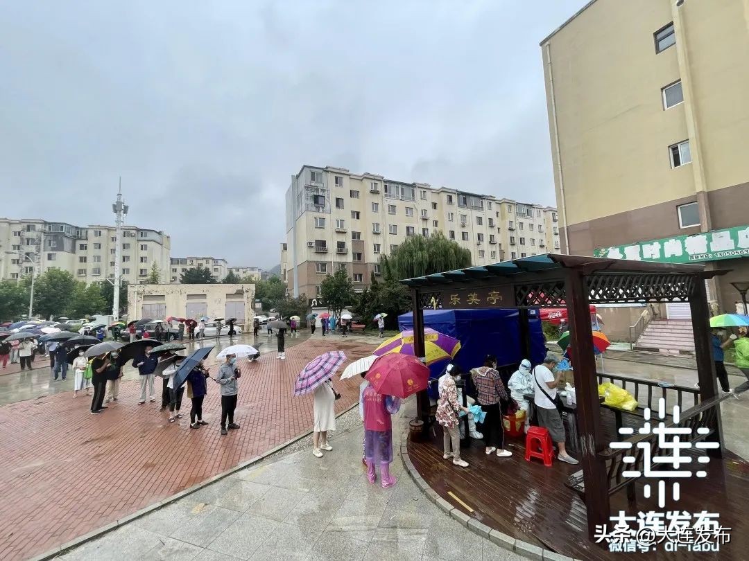 首个风暴潮海浪双红警报发布,风暴潮和海浪警报发布