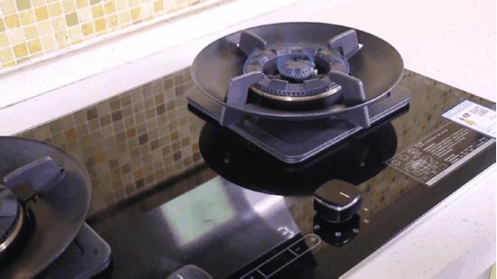 燃气灶打不着火该怎么清理,燃气灶点不燃是修还是换