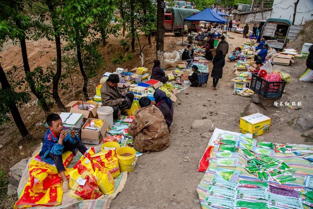 彝族千年传统民俗节日火把节、原生态赶集、幸福火车看凉山摄影团