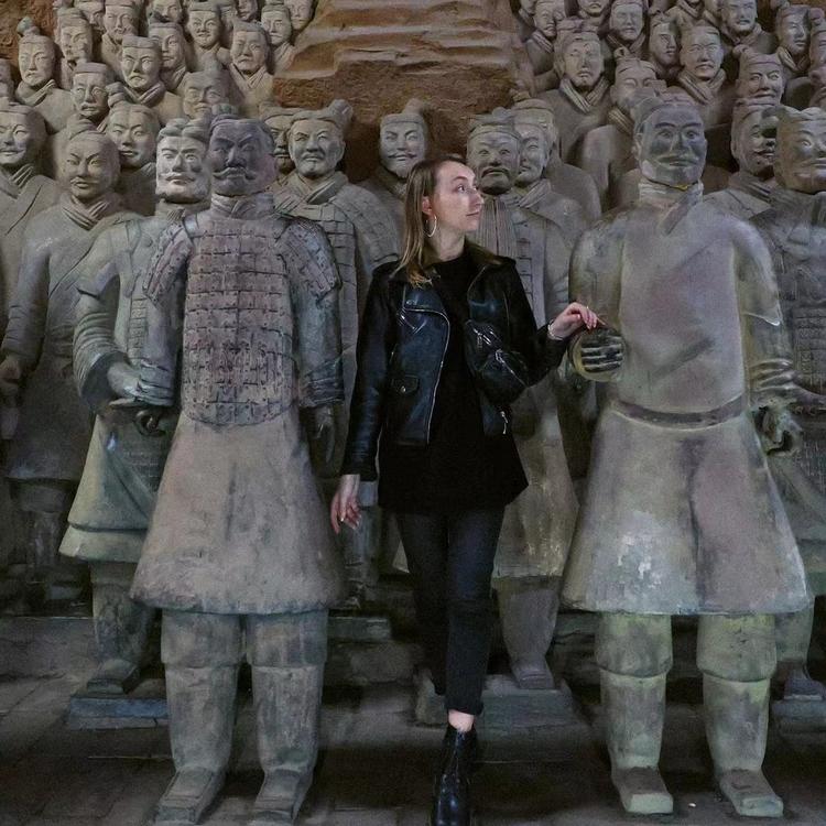 鐧戒縿缃楁柉濮戝鏃呰,鐧戒縿缃楁柉濂崇敓瑗垮畨