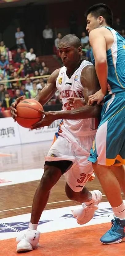 nba球员上脚的奇葩鞋,nba球星穿的奇葩球鞋