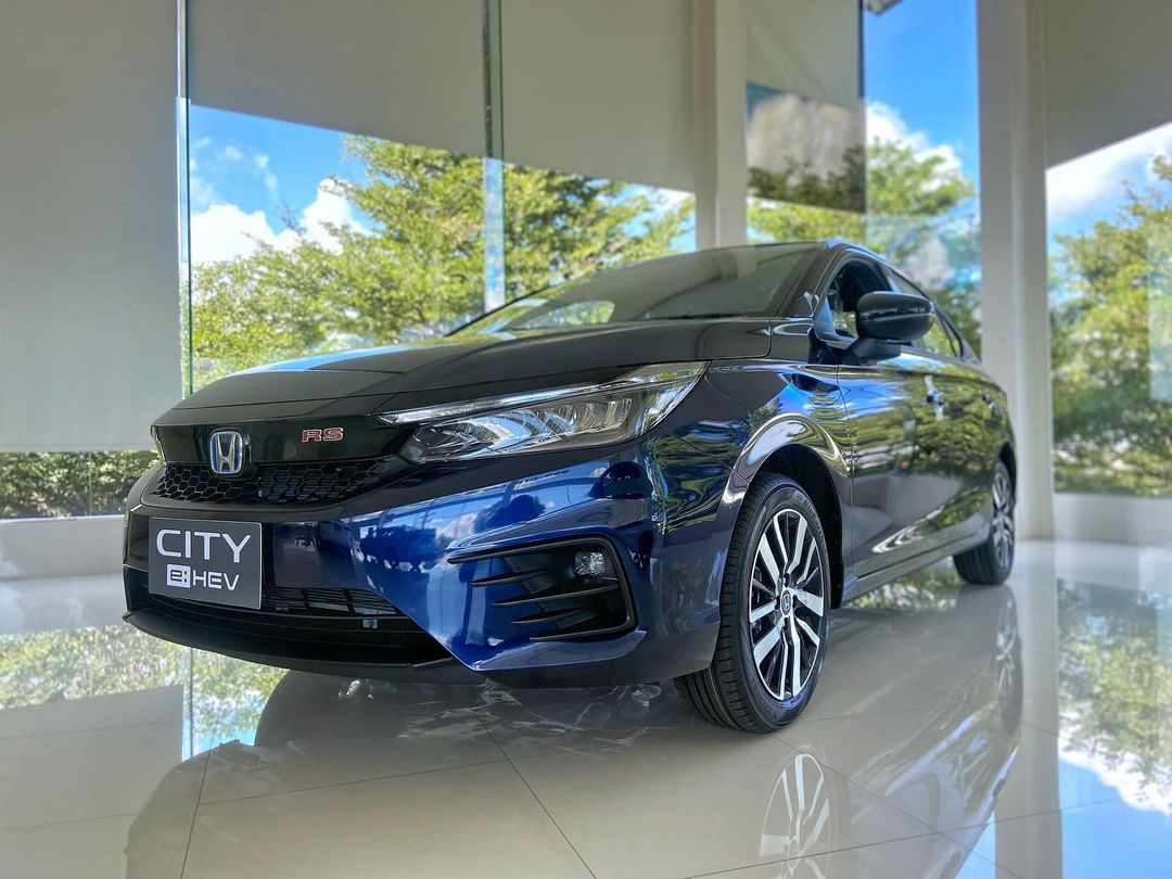 对标大众桑塔纳！落地8万！2023版本田city亮相！1.5L+CVT，犀利