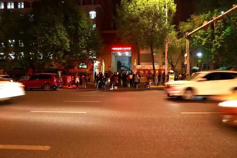 【工作落实年】护校安园保畅通，冰城交警从严规范校园周边停车秩序~送学车辆要注意这几点提示！