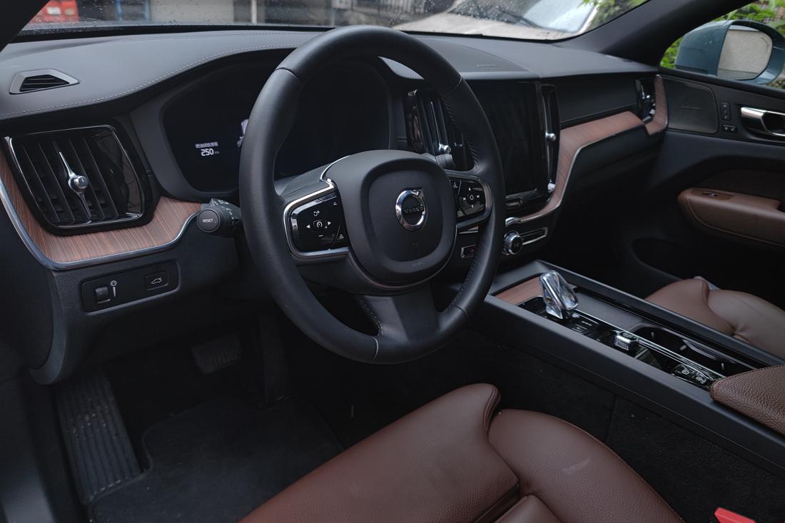 沃尔沃v60旅行车和xc60,新款沃尔沃xc60用车体验