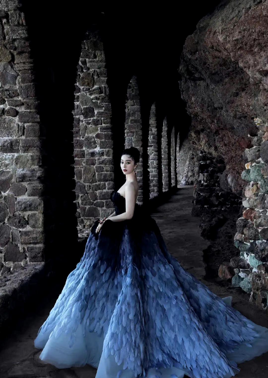 戛纳电影节闭幕范冰冰礼服,范冰冰戛纳闭幕式礼服刘诗诗