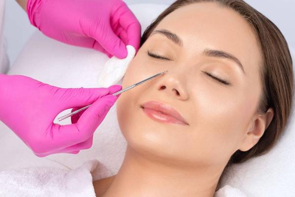 眼周有脂肪粒怎么消除,为什么眼周容易长脂肪粒