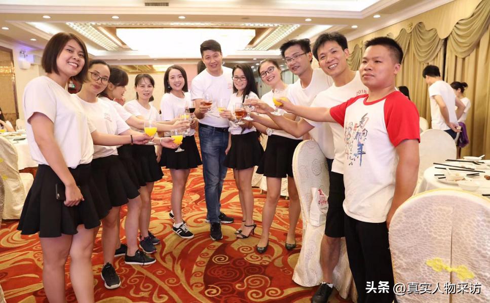 90后女孩放弃工作摆地摊月入9万,浙江女孩辞职摆地摊月入9万