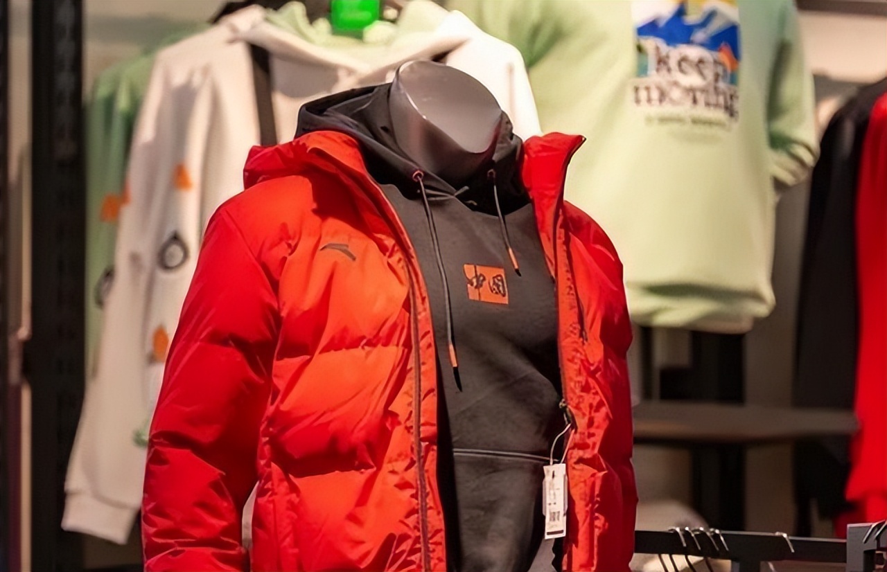 棉花做的棉袄和羽绒服哪个更保暖,羽绒服和棉袄哪个更保暖