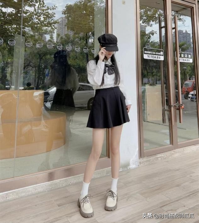 比运动鞋百搭、比小白鞋时髦，今夏“乐福鞋”火了！这样搭真高级