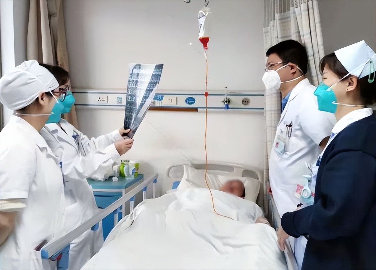 中年女性膝盖酸软是什么原因,成年女性总是膝盖疼是怎么回事