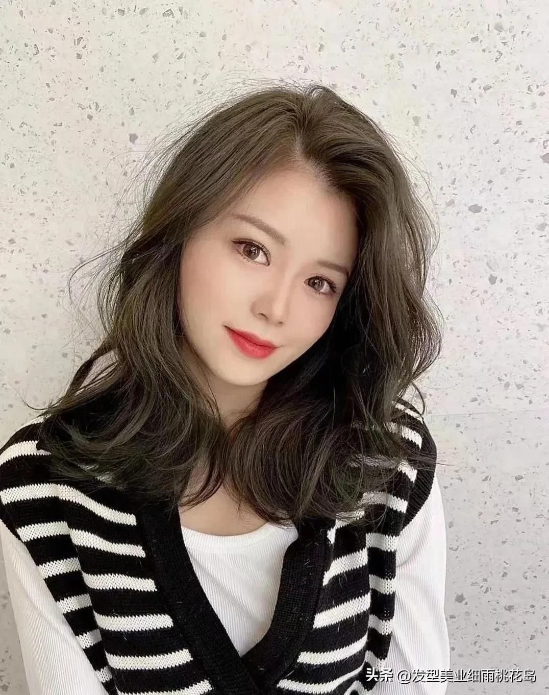 层次感且有弧度锁骨发,层次感微卷锁骨发