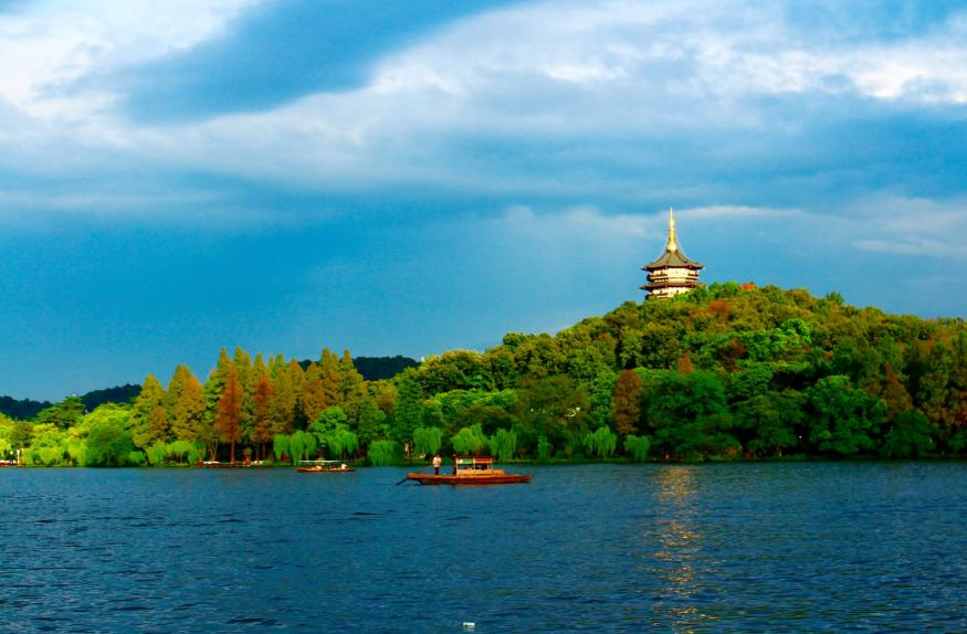 西湖的秋景诗句,西湖的秋天是美丽的