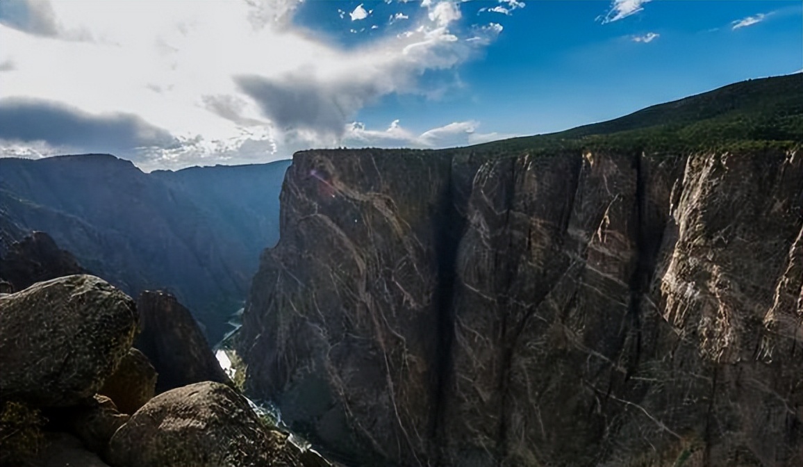 卡利甘达基峡谷深度,尼泊尔的卡利甘达基峡谷