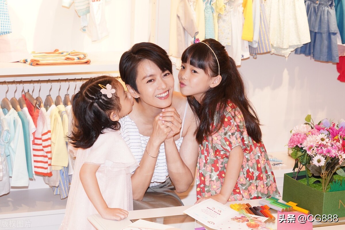 梁咏琪出席西班牙童装品牌活动