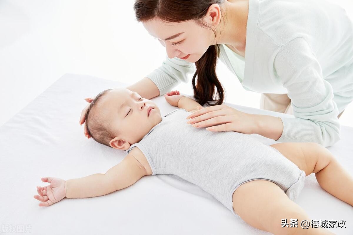 教宝宝哄睡,如何教育新生儿宝宝教程