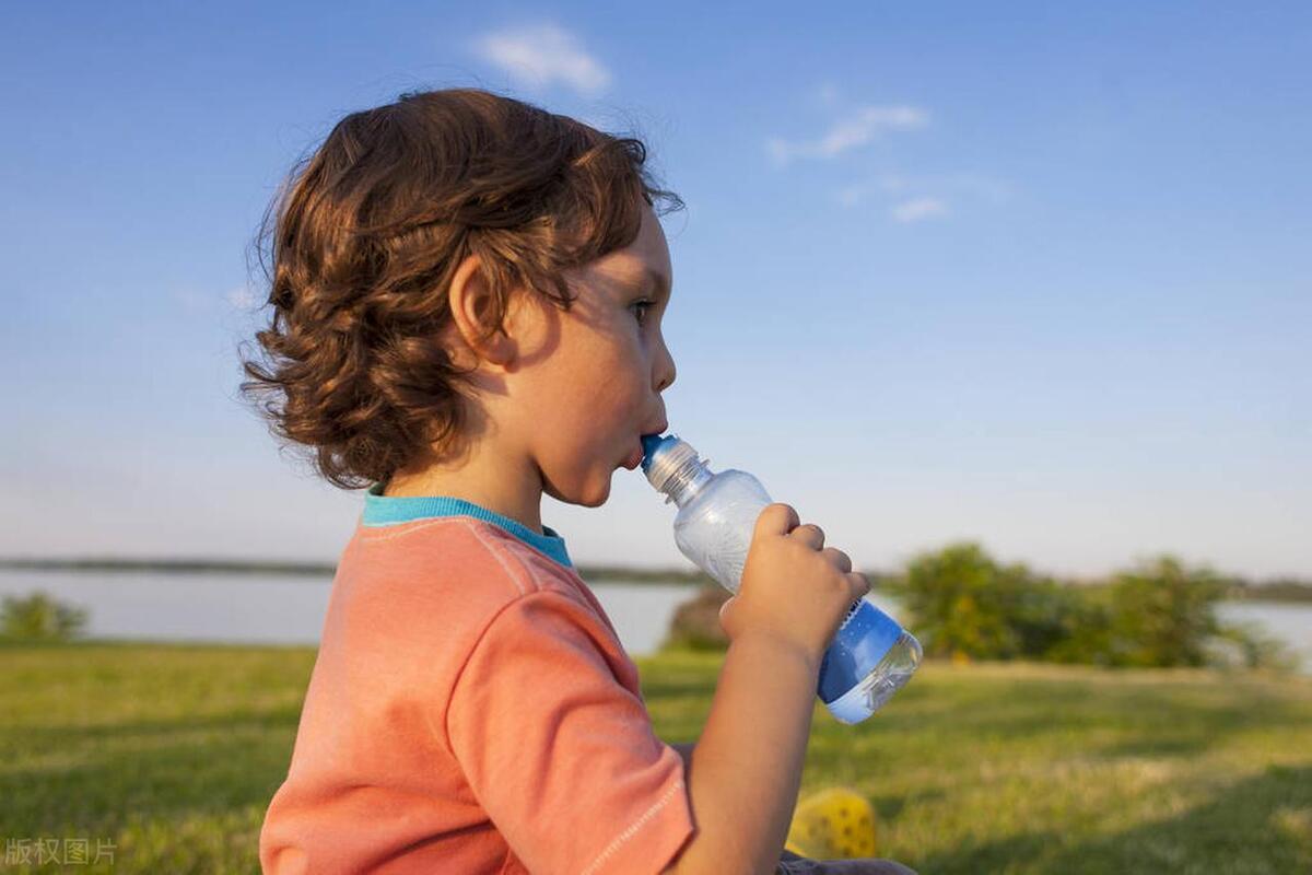 孩子还不喝水怎么办,大孩子不爱喝水试试这几招