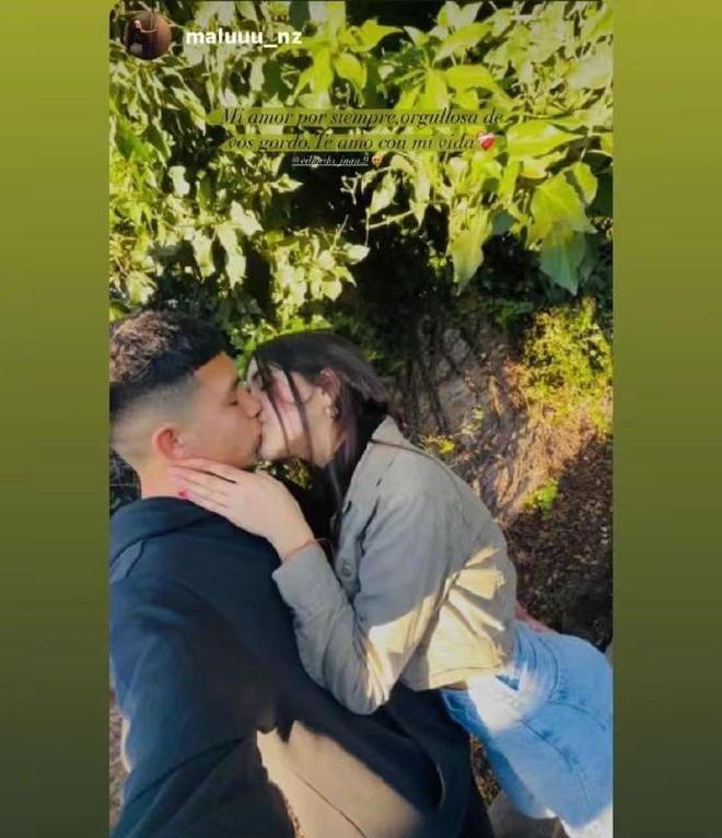 足球小将大空翼接吻,足球少年队员拥抱视频