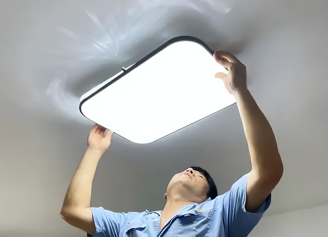 家里的led灯坏了去哪里修,家里吸顶灯led灯总坏