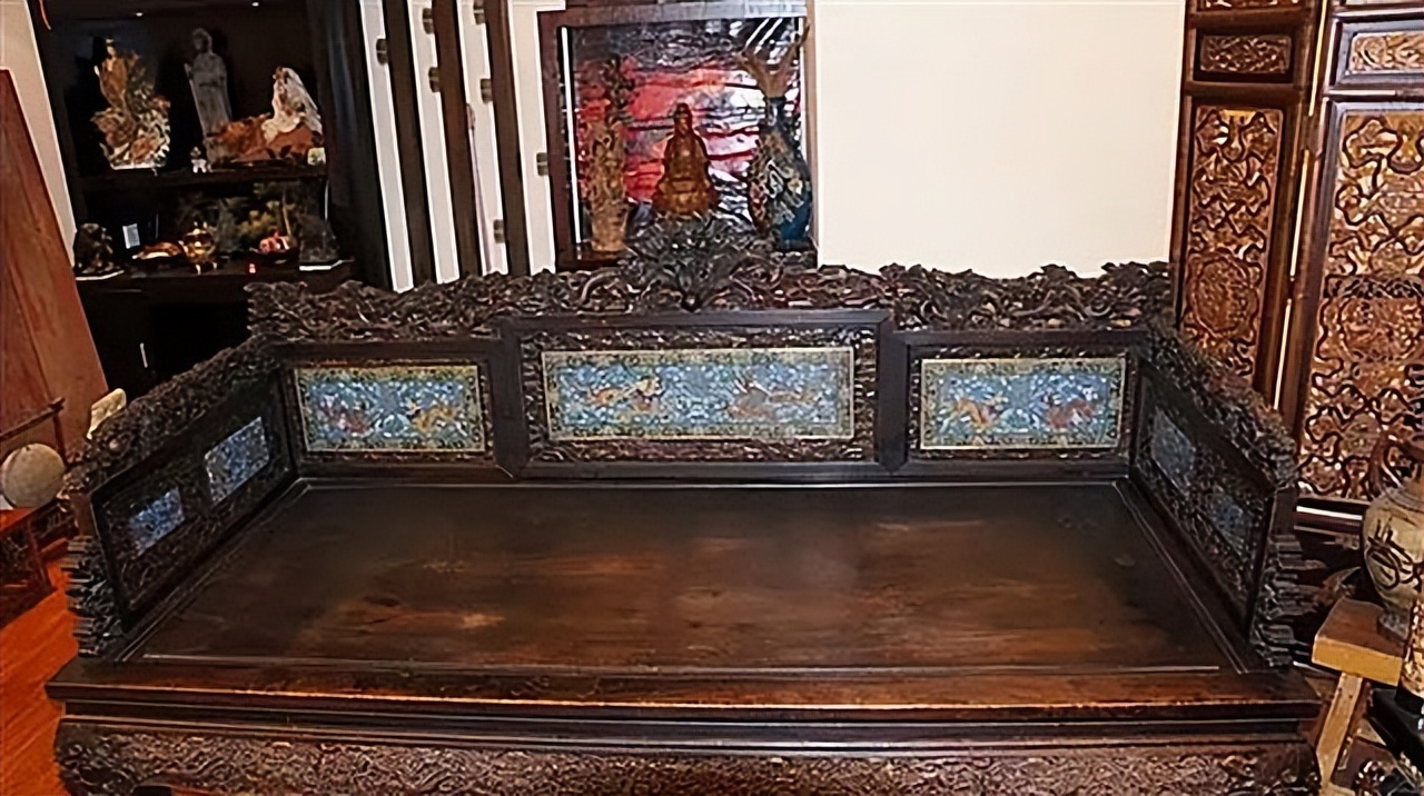 07年清宫3吨重“龙床”现身,专家称来历不简单,收藏者:5亿就卖