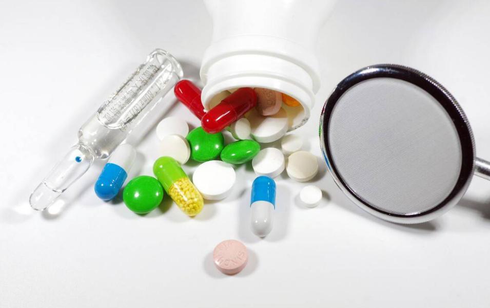 阿莫西林和头孢哪个对身体危害大,世界上两大抗生素阿莫西林和头孢