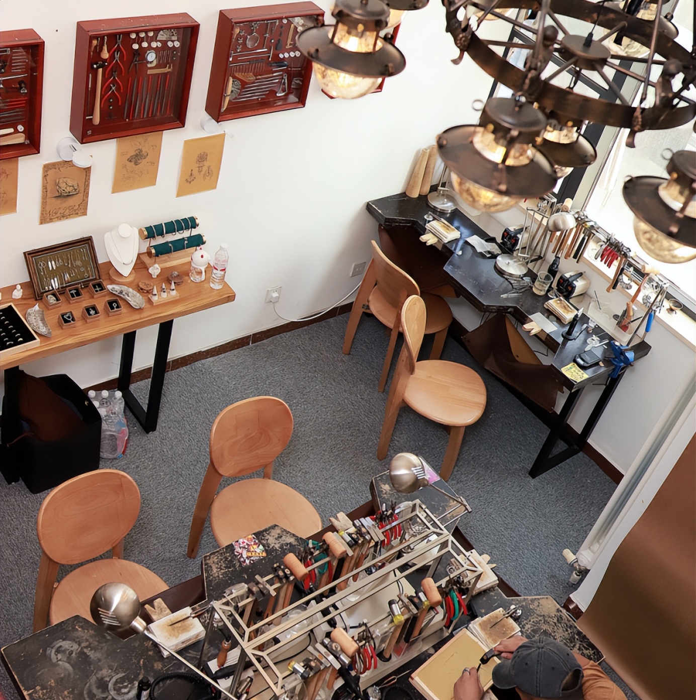 在十八字金银饰DIY（时代广场店）里，送一份自己小浪漫