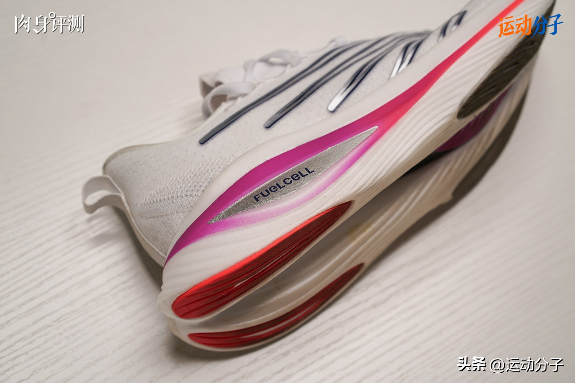 newbalance碳板跑鞋与nike对比,newbalanceelitev3碳板跑鞋