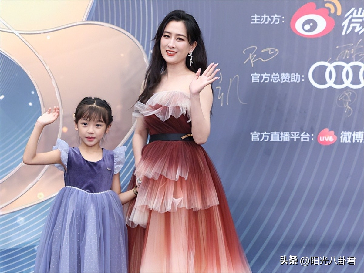 李宇春古装和姚晨对戏,李宇春香奈儿周迅姚晨