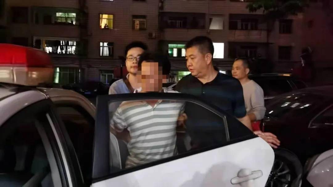 男子强奸他人获刑8年,因强奸罪获刑3年男子出狱