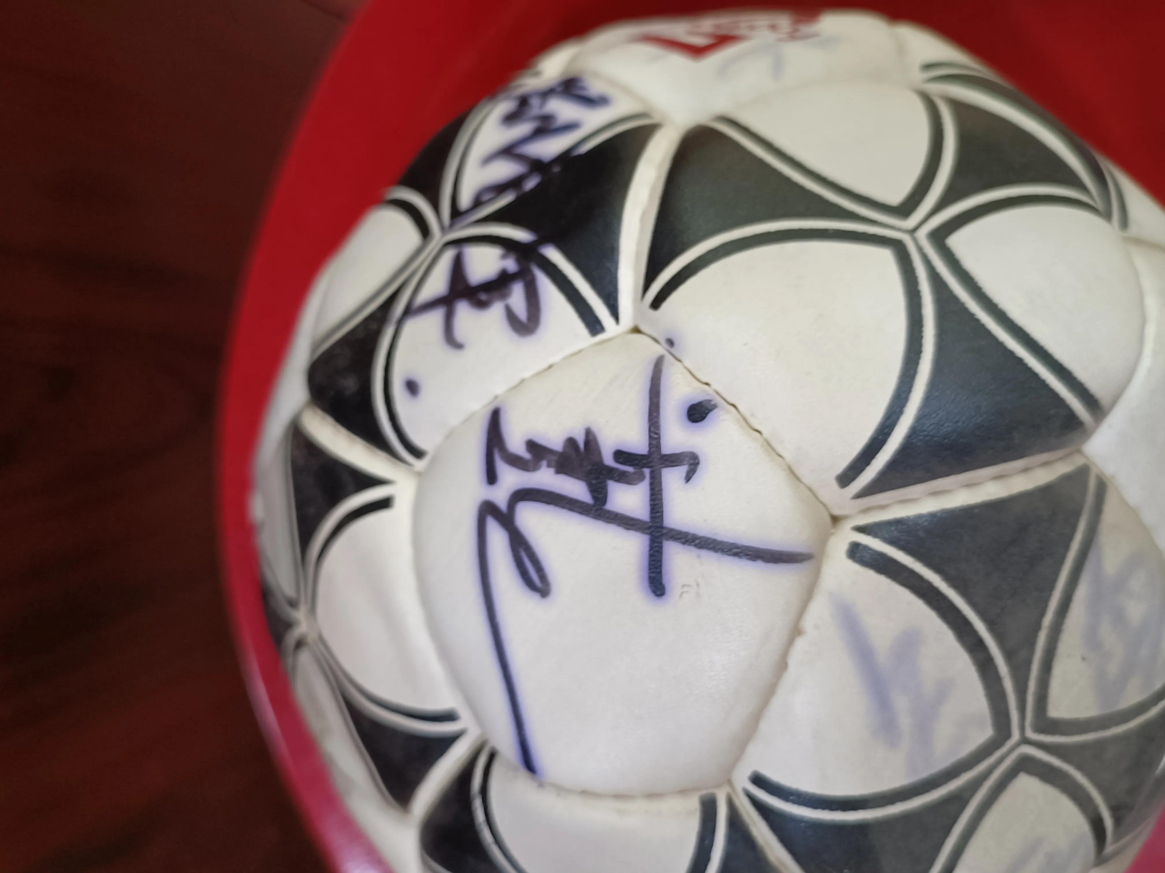 足球个性签名诗句,足球球星的签名大全