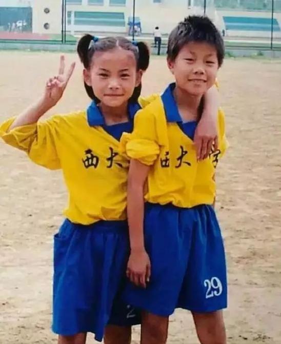 王霜被父母抛弃是怎么回事,王霜是被姨父姨母养大的吗