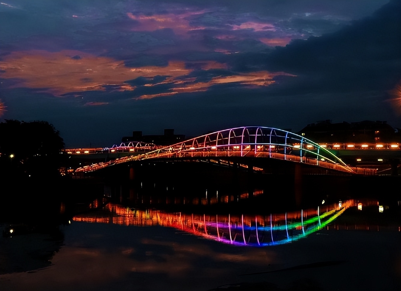 河边惊现赤裸女尸，*体下**竟然全是精斑，调查后发现凶手是死人？