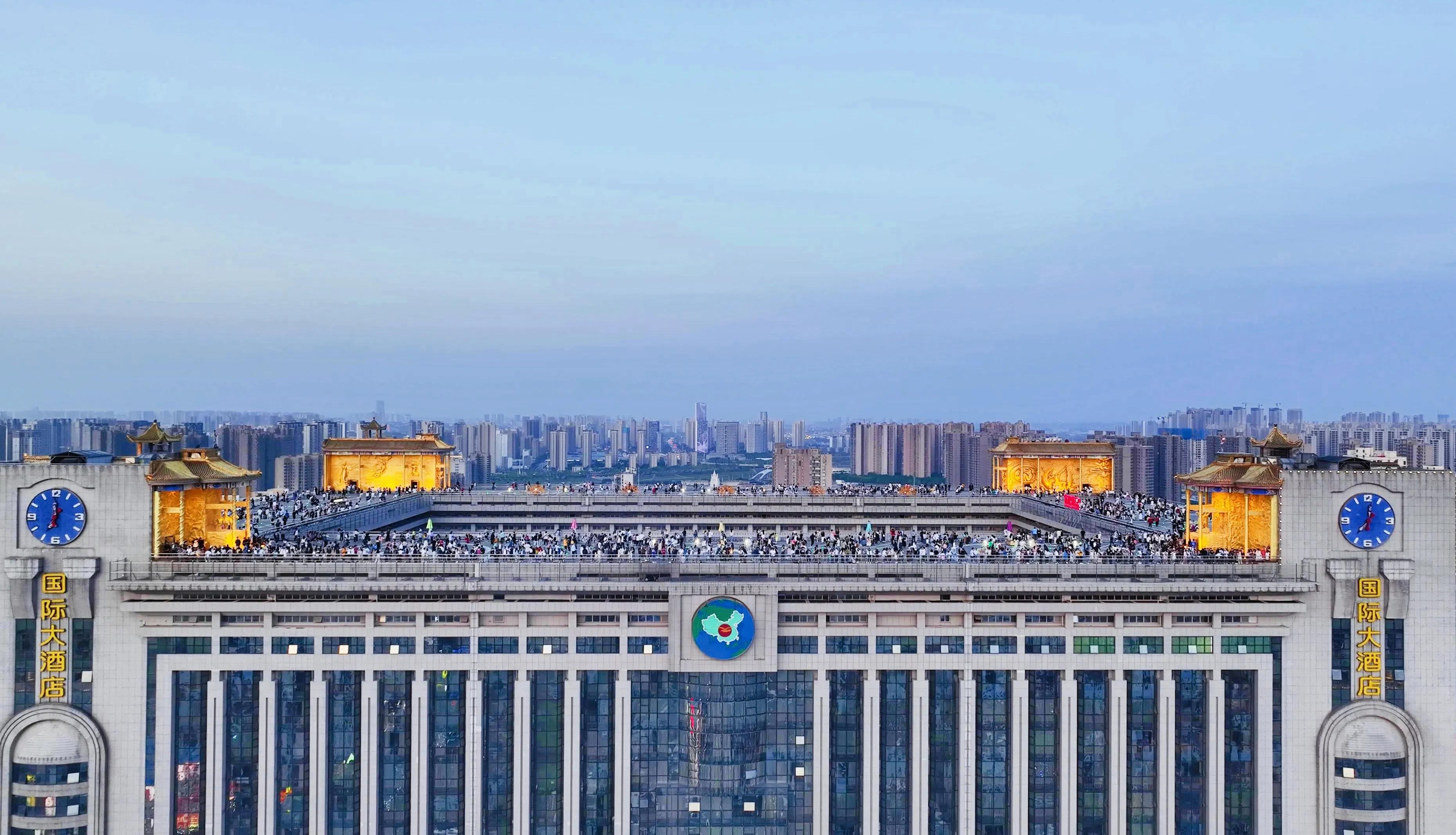 比迪拜哈利法塔还高的塔,比迪拜好大的商场