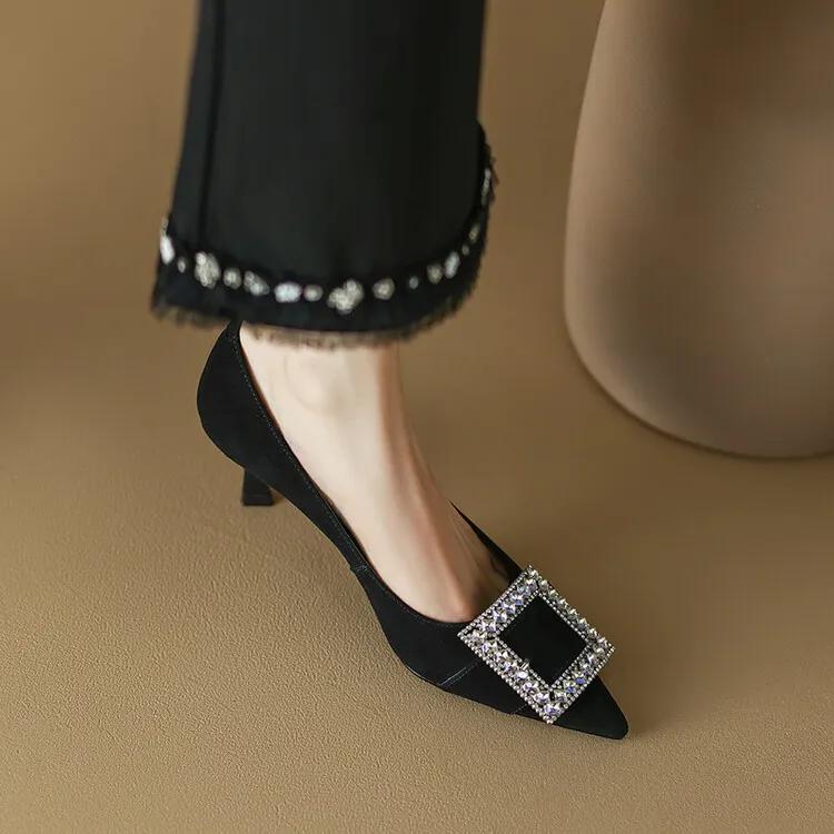 金属方扣软皮时尚百搭高跟鞋,精致大方高跟鞋